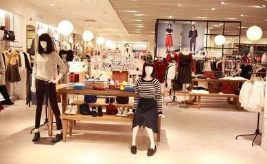 商場服飾為何提前上季？解析服裝零售的‘時間差’策略